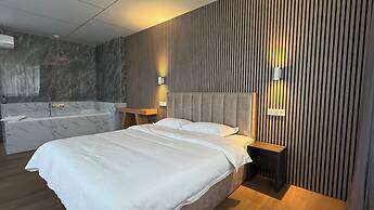 Tung Hotel