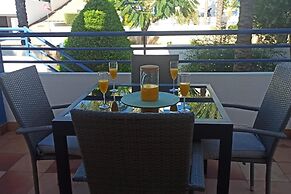 2 Bed Apt - Close To Beach - Pool - Balcony