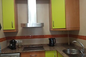 2 Bed Apt - Close To Beach - Pool - Balcony