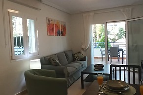 2 Bed Apt - Close To Beach - Pool - Balcony