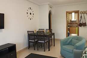 2 Bed Apt - Close To Beach - Pool - Balcony