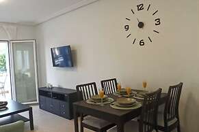 2 Bed Apt - Close To Beach - Pool - Balcony