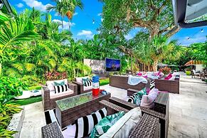 #1 Beach Estate Las Olas Beach Best Location