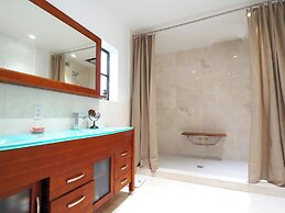 #1 Beach Estate Las Olas Beach Best Location