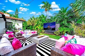 #1 Beach Estate Las Olas Beach Best Location