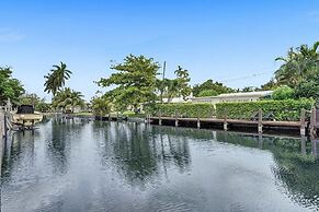 50% off New Waterfront Oasis Mins Beach, Eats, Shop