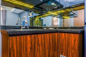 Nice and Modern 2BR at Podomoro Golf View Apartment