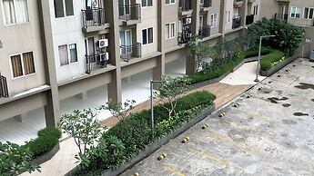 Comfortable and Nice 2BR Apartment at Podomoro Golf View