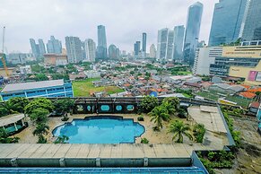 Elegant and Comfy 1BR with Extra Room Apartment at Bellagio Residence