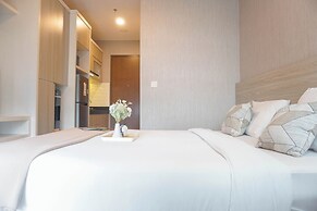 Cozy and Minimalist Studio Room at Ciputra World 2 Apartment