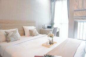 Cozy and Minimalist Studio Room at Ciputra World 2 Apartment