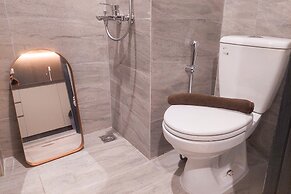 Cozy and New Studio at Collins Boulevard Apartment