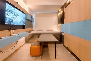 Cozy and New Studio at Collins Boulevard Apartment