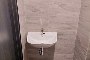 Cozy and New Studio at Collins Boulevard Apartment