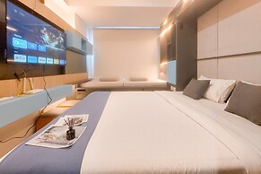 Cozy and New Studio at Collins Boulevard Apartment