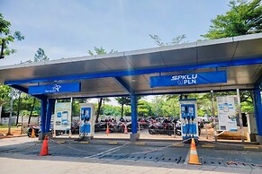 Minimalist and Homey Studio (No Kitchen) Apartment Aeropolis Residence