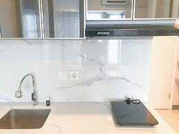 Modern and Comfortable Studio at Benson Supermall Mansion Apartment