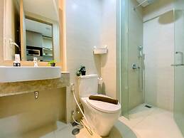 Best View and Comfy Studio at Gold Coast Apartment