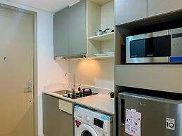 Best View and Comfy Studio at Gold Coast Apartment