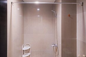 Spacious and Homey Studio Room Paramount Skyline Apartment