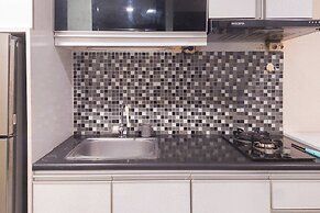 Spacious and Homey Studio Room Paramount Skyline Apartment