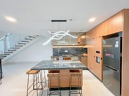 Spacious and Modern Studio SOHO Apartment at VieLoft SOHO and SKY Resi