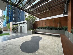 Spacious and Modern Studio SOHO Apartment at VieLoft SOHO and SKY Resi