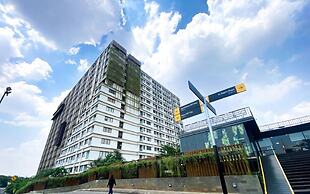 Comfortable Studio Room at Gateway Park LRT City Bekasi