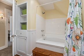 City Park Charm - Vintage Home w/ Modern Comforts