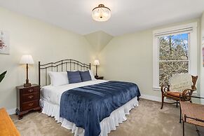 City Park Charm - Vintage Home w/ Modern Comforts