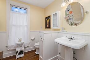 City Park Charm - Vintage Home w/ Modern Comforts