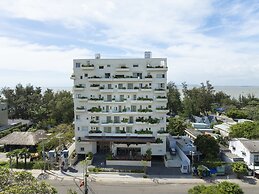 Iconic Long Hai Hotel