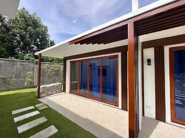 Bluewaves Hostel & Villa Panagsama by Hiverooms