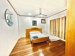Bluewaves Hostel & Villa Panagsama by Hiverooms