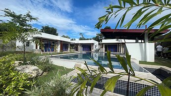 Bluewaves Hostel & Villa Panagsama by Hiverooms