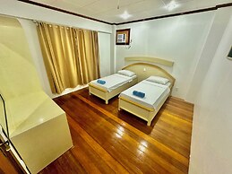 Bluewaves Hostel & Villa Panagsama by Hiverooms