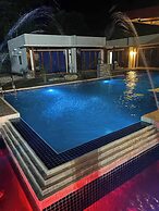 Bluewaves Hostel & Villa Panagsama by Hiverooms