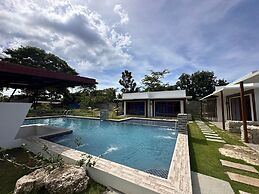 Bluewaves Hostel & Villa Panagsama by Hiverooms