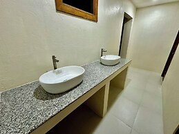 Bluewaves Hostel & Villa Panagsama by Hiverooms