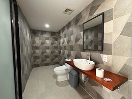 Bluewaves Hostel & Villa Panagsama by Hiverooms