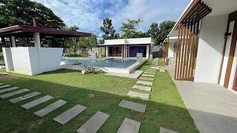 Bluewaves Hostel & Villa Panagsama by Hiverooms