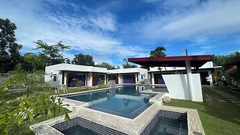 Bluewaves Hostel & Villa Panagsama by Hiverooms