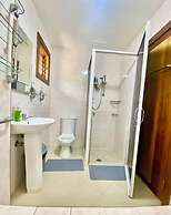 Bluewaves Hostel & Villa Panagsama by Hiverooms