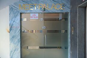 Hotel meet palace