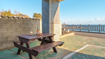 Goseong Beach Jin Spa Pension