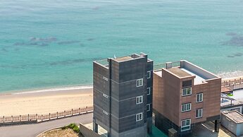 Goseong Beach Jin Spa Pension