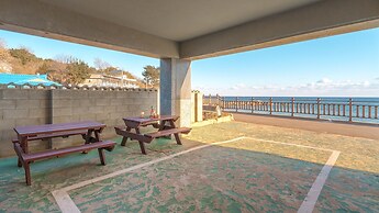 Goseong Beach Jin Spa Pension