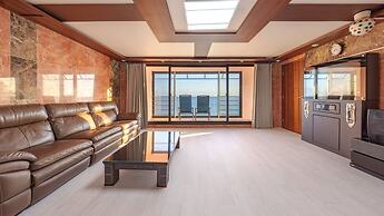 Goseong Beach Jin Spa Pension