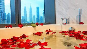 Moonway Luxury Suites At Eaton Residence