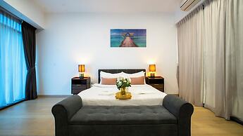 Moonway Luxury Suites At Eaton Residence